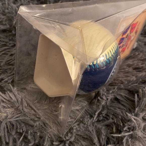 “Bat on Ball” mariners baseball on a stand - Picture 5 of 5